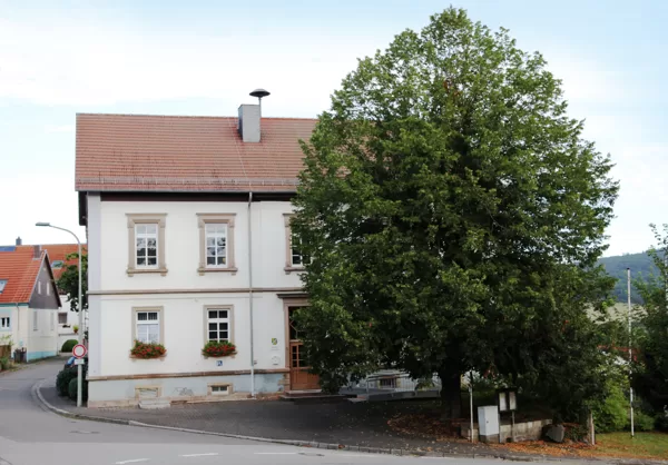 Haus der Vereine: 1892/1893 als protestantisches Schulhaus errichtet